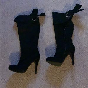 Really cute black boots.